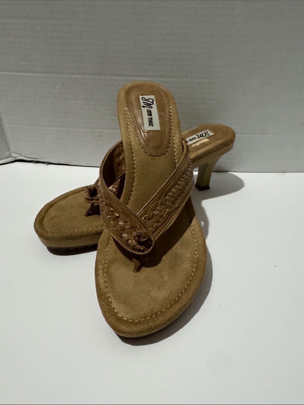 Vintage Steve Madden Everyday Tan Kitten Heel Flip Flop Sandals comfortable